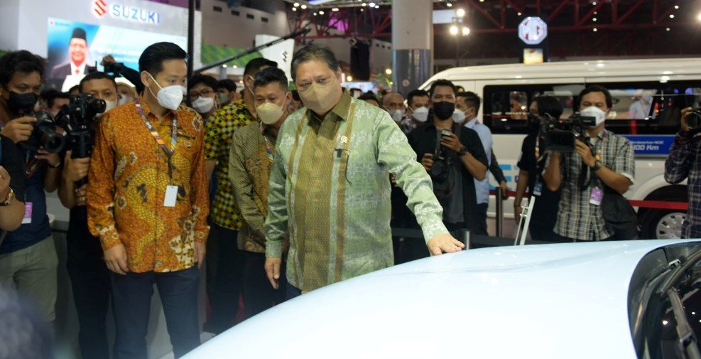 Buka IIMS Hybrid 2022, Menko Airlangga Berharap Sektor Otomotif Kembali Pulih